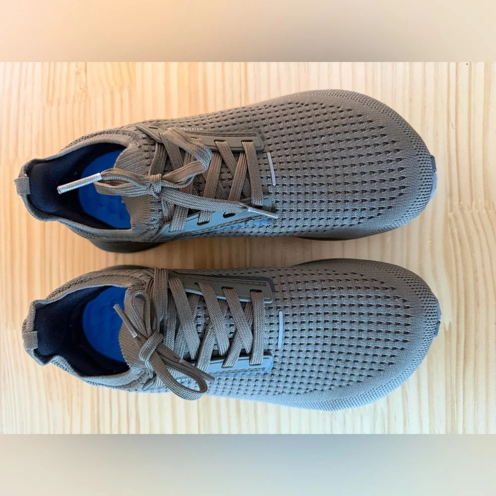 Lux Unisex Adapt Waterproof Runner Athletic Shoes